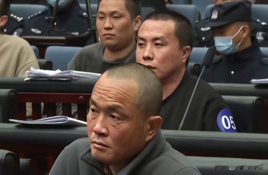 明家人面对法律的审判，面目依然还是那样的狰狞，还是那样的冷酷，还是那样的恐怖，可