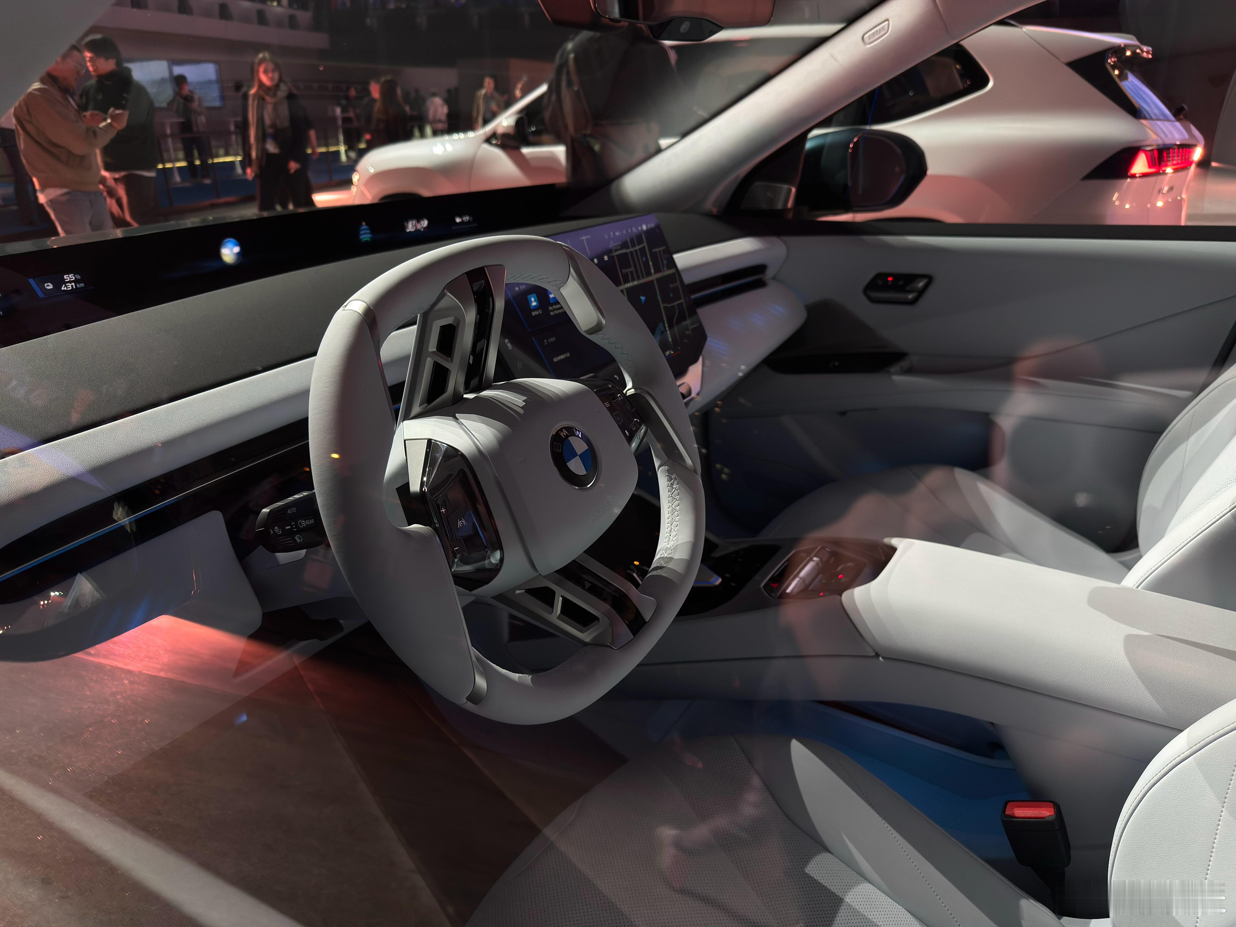 宝马新世代车型是真有东西在身上，这几年真没白等～再来一条，简单聊一下三款车型的亮