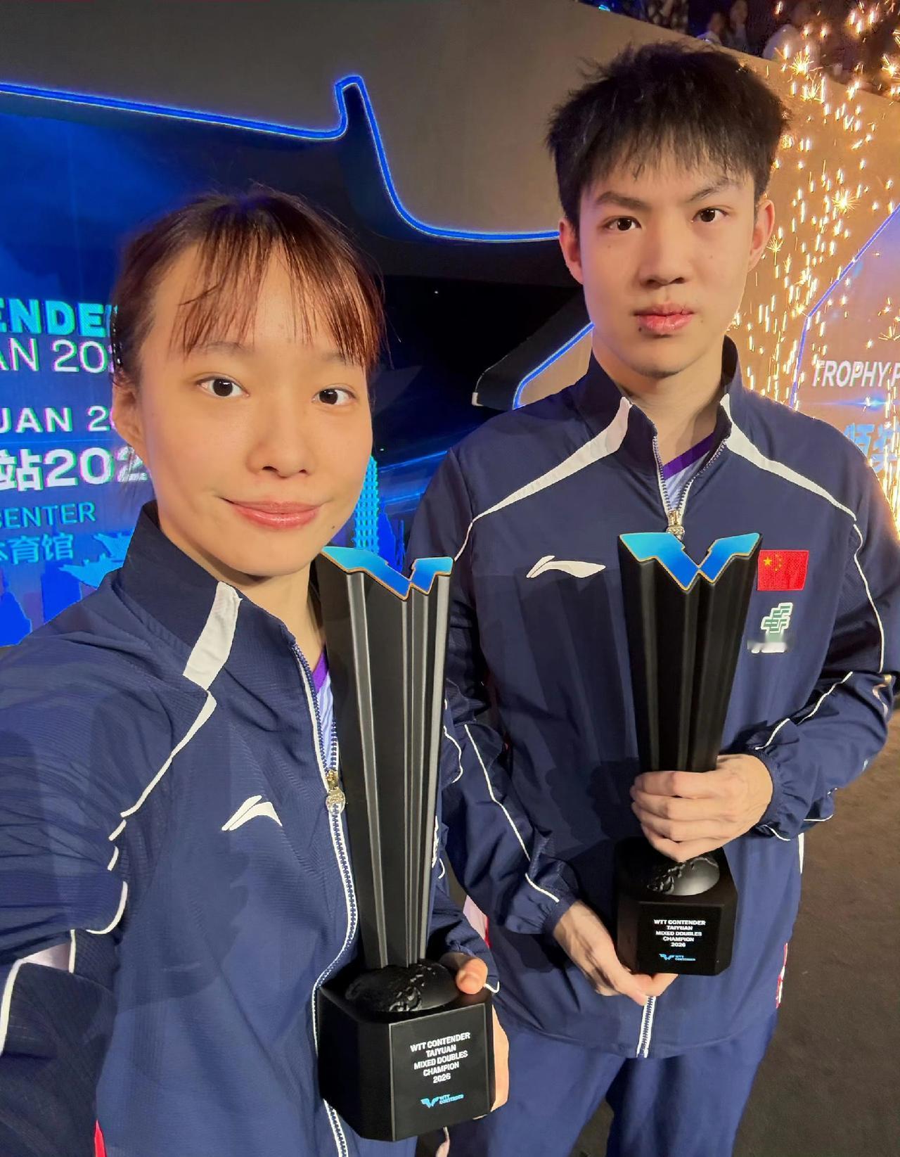 混双冠军黄友政/石洵瑶🇨🇳自拍照[赞][笑哭]！
刚刚两人搭档3-1击败世锦