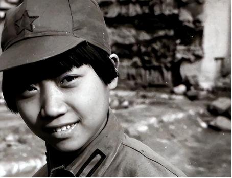1936年，马家军截获了一个落单的12岁的小红军。谁料，这“小屁孩”却说：“你们