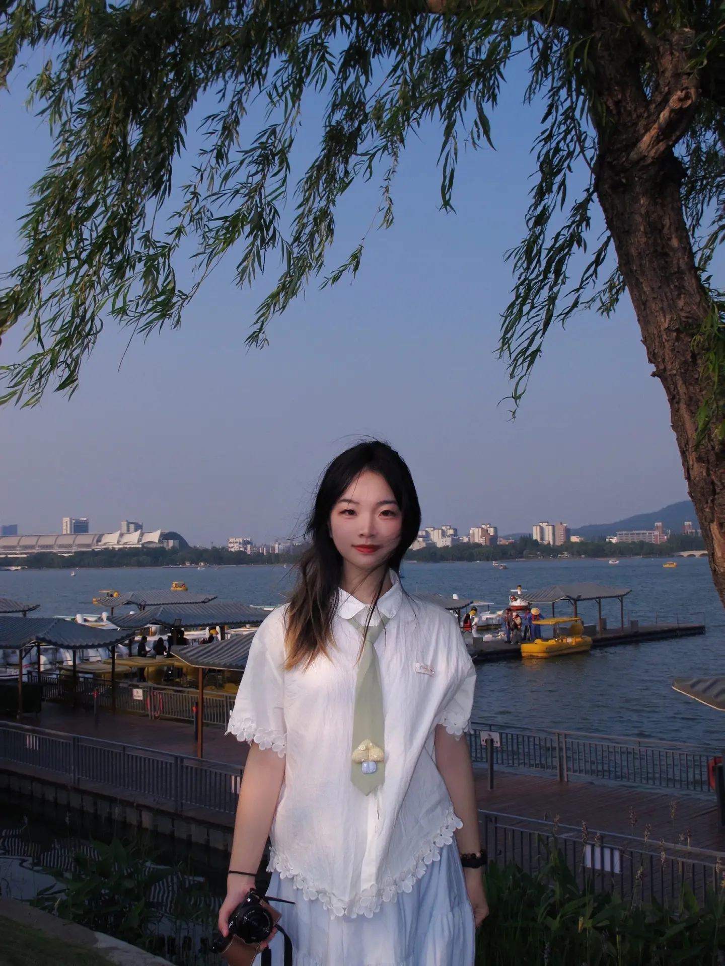 骗你的 其实我很想你。