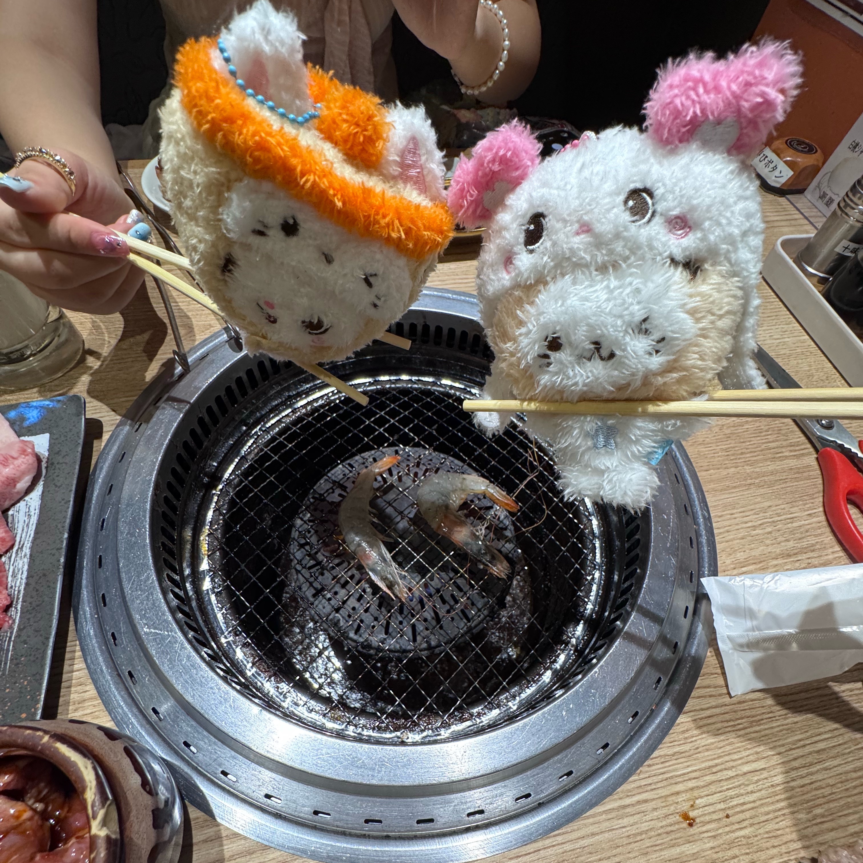 不麦麸会被我架在火上烤你们两只烤乳猪 