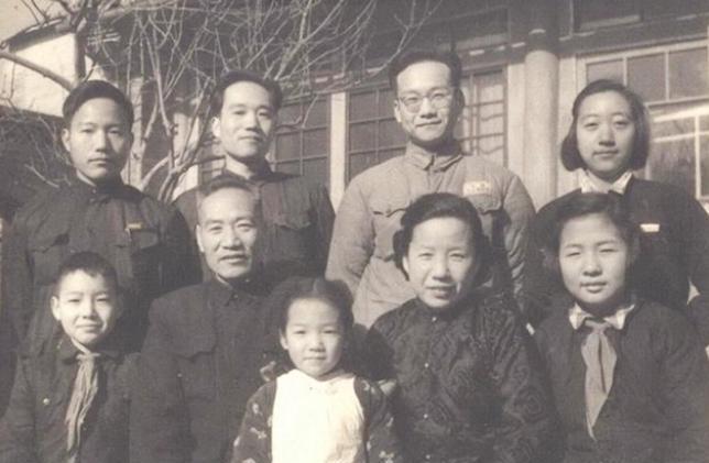 能在1924年入读黄埔军校一期的人，都非常不简单。我们拿一期生侯镜如为例加以说明