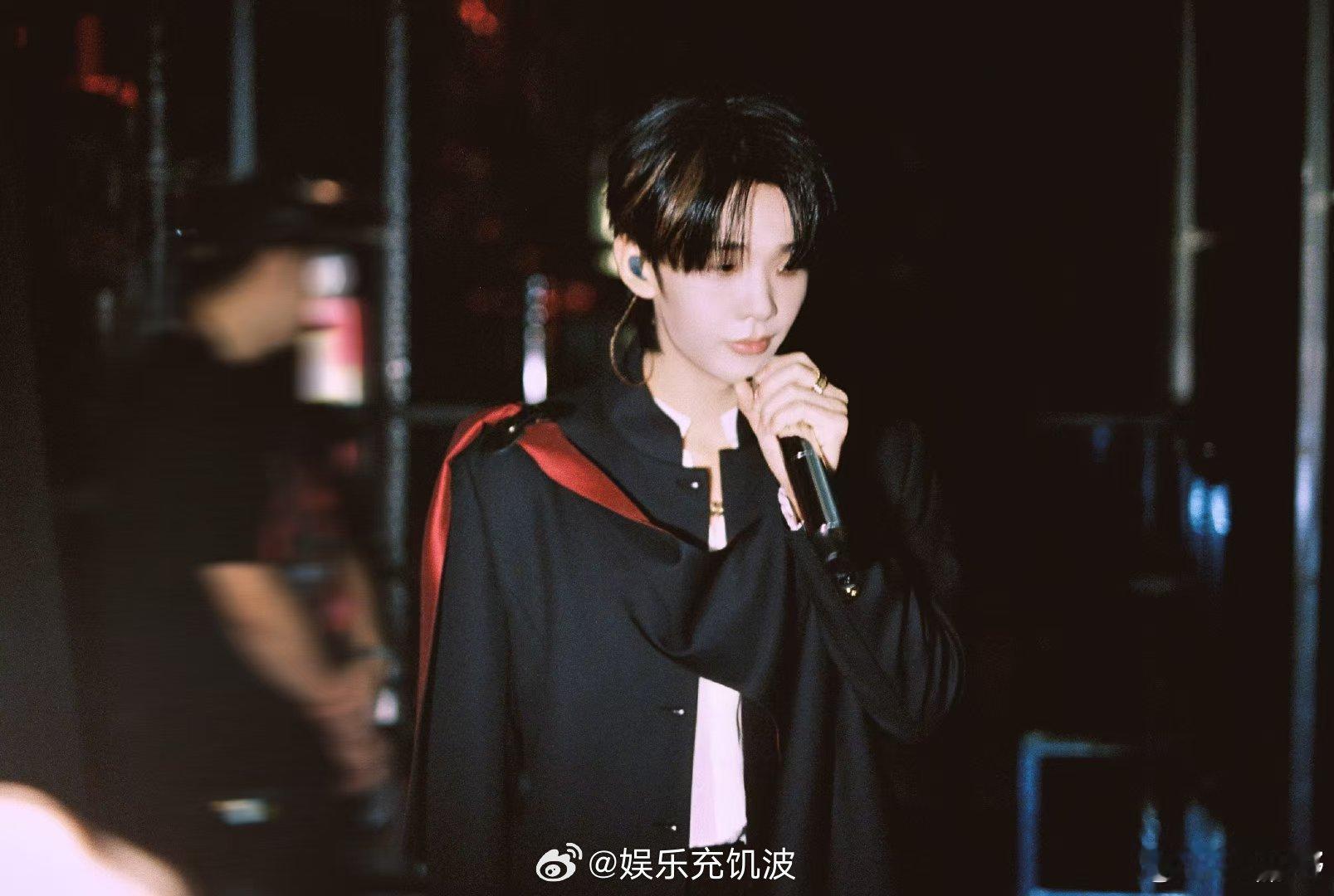 王赫野好像和他的腿不太熟王赫野和伴舞这段 本来是抱着欣赏舞台的心态点开，结果全程