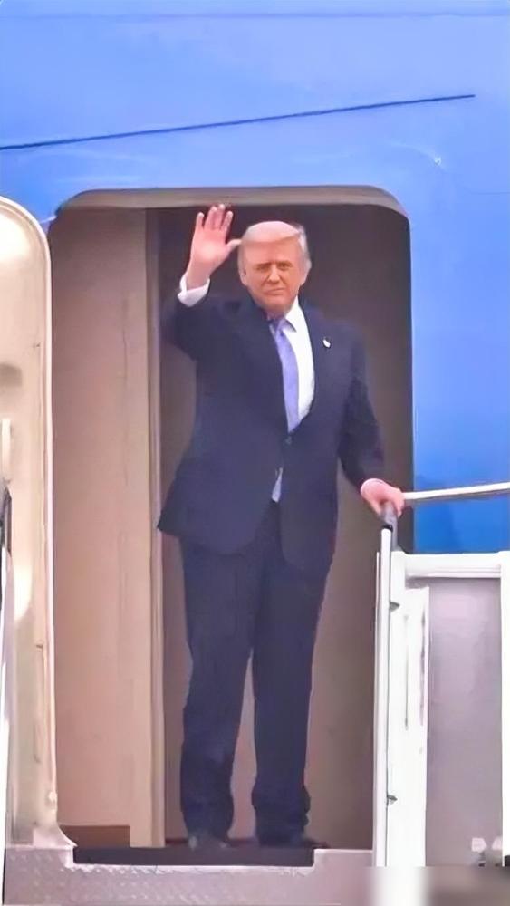 美国总统川普15日在接受福克斯新闻专访时，罕见对台湾问题亮出"硬底牌"

他这话
