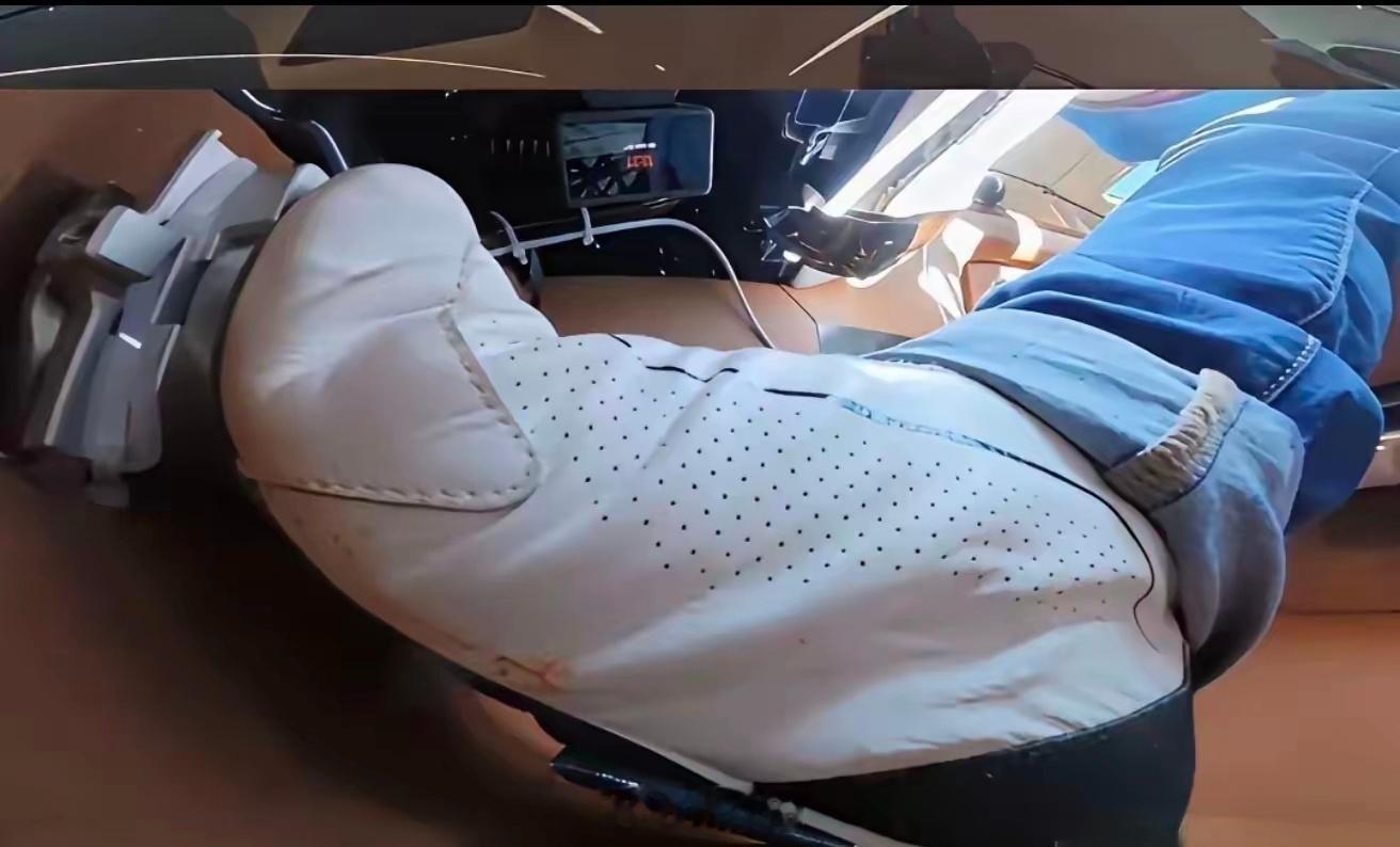 懂车帝真黄金左脚，一脚踩没超百亿百万豪车对普通人没什么影响，受益点就是看清某些博