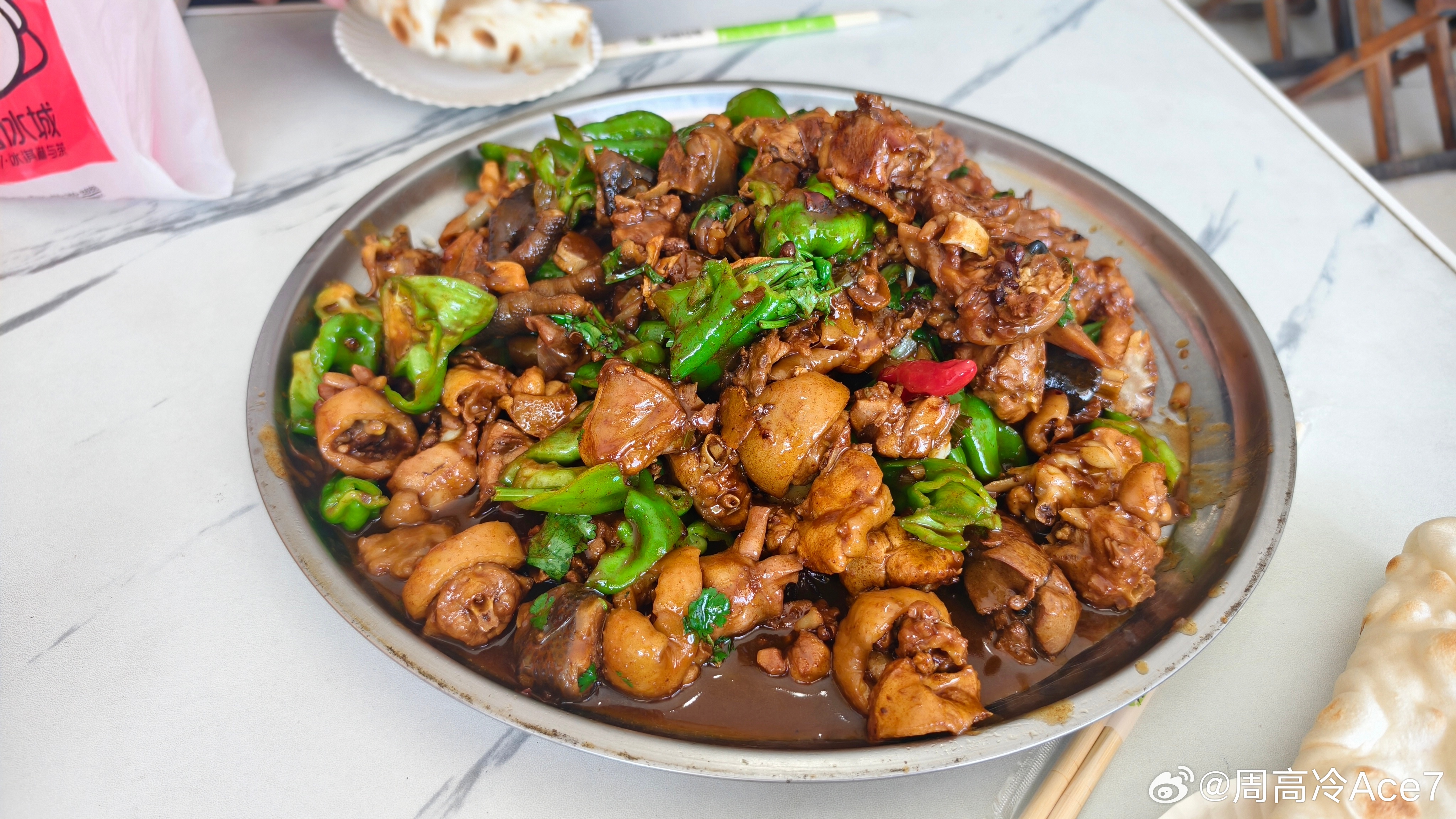 当我进门看到吃饭在这家“客厅”的时候，我就感觉这个店稳了 枣庄·徐师傅辣子鸡(八