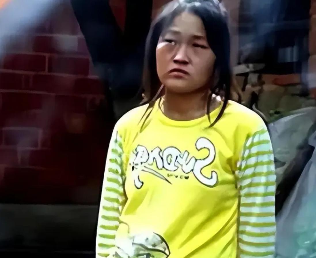 她在高考试卷上写下8000字，想改变世界。结果世界没变，她变了。2006年，河南