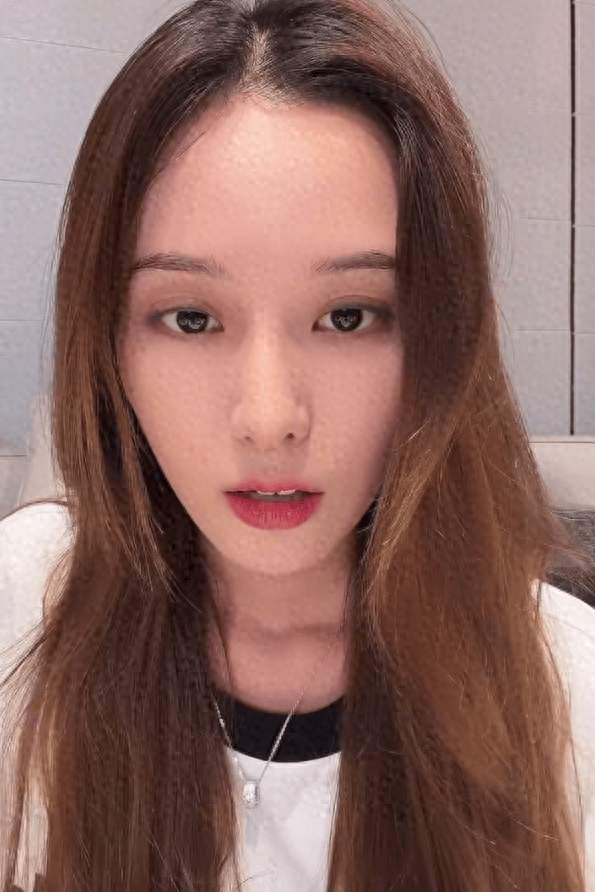 徐艺洋直播回应被质疑有两个孩子:我们就一个孩子，是我自己生的