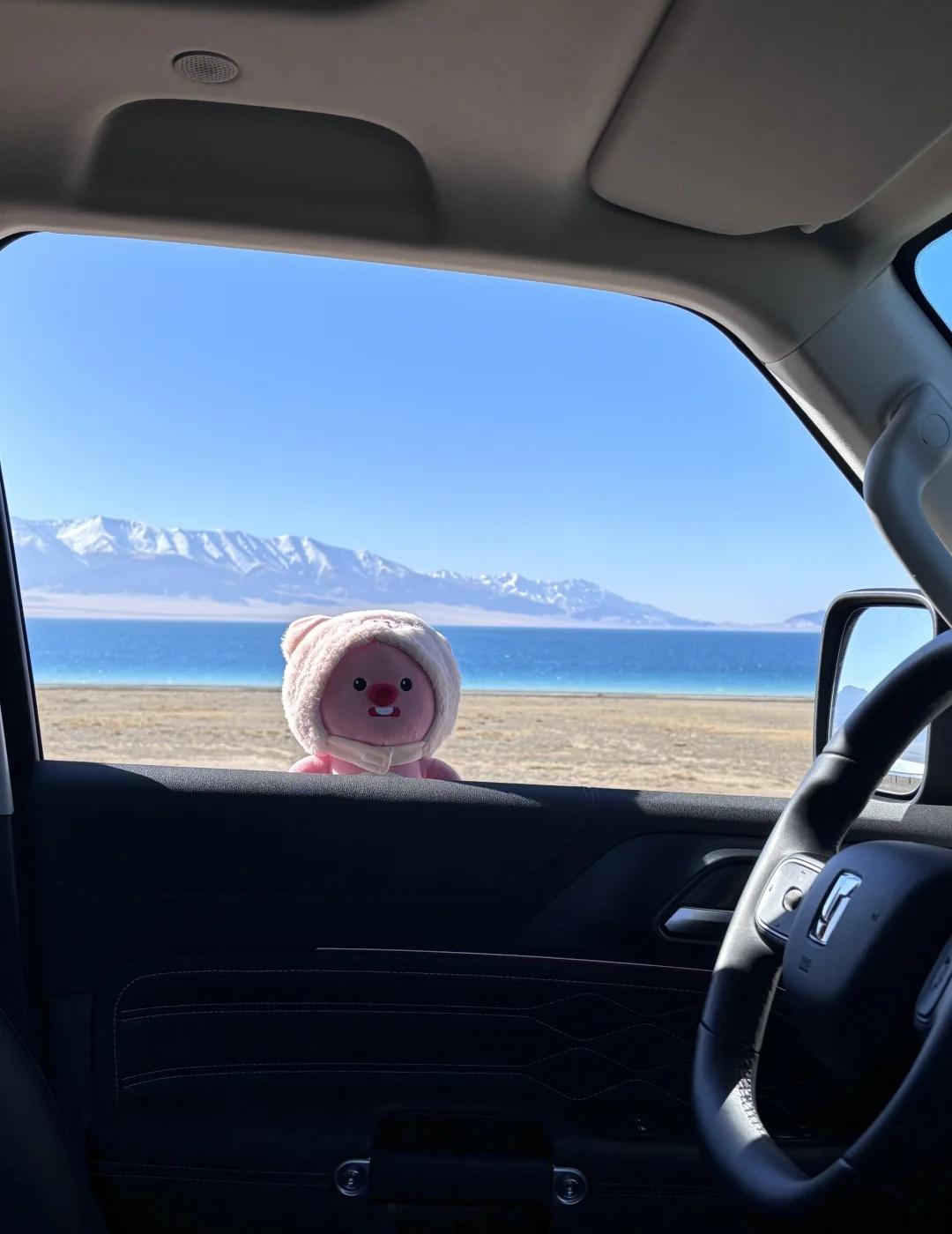 赛里木湖我loopy也是来啦，没白活
小海狸 露比 世界的尽头是雪山和大海 小海