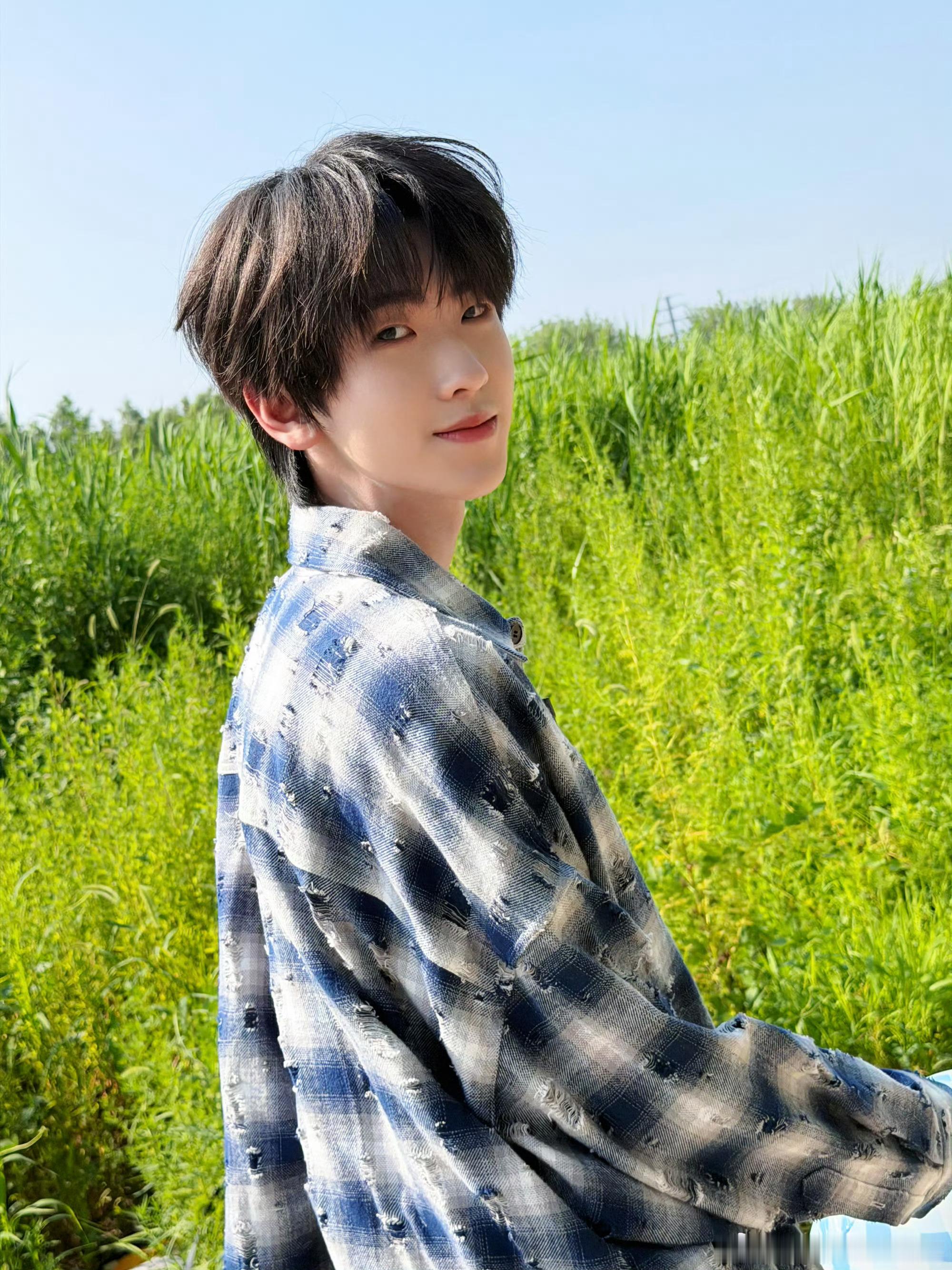 💙左奇函我们的少年时代2💙左奇函李浩宇我们同频在烟花下许愿 来年奔赴彼此的每