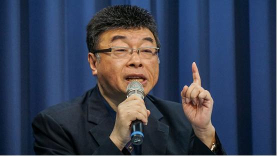 台湾统派邱毅火力全开，直骂马英九是“废物”，骂得又狠又准，在岛内政坛炸出巨响。