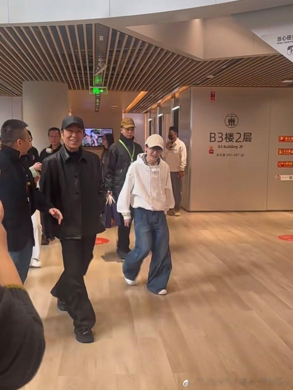 周深向全世界安利我担 这个组合，我滴个乖乖结合采访他说的，难道真有电影？？？ 