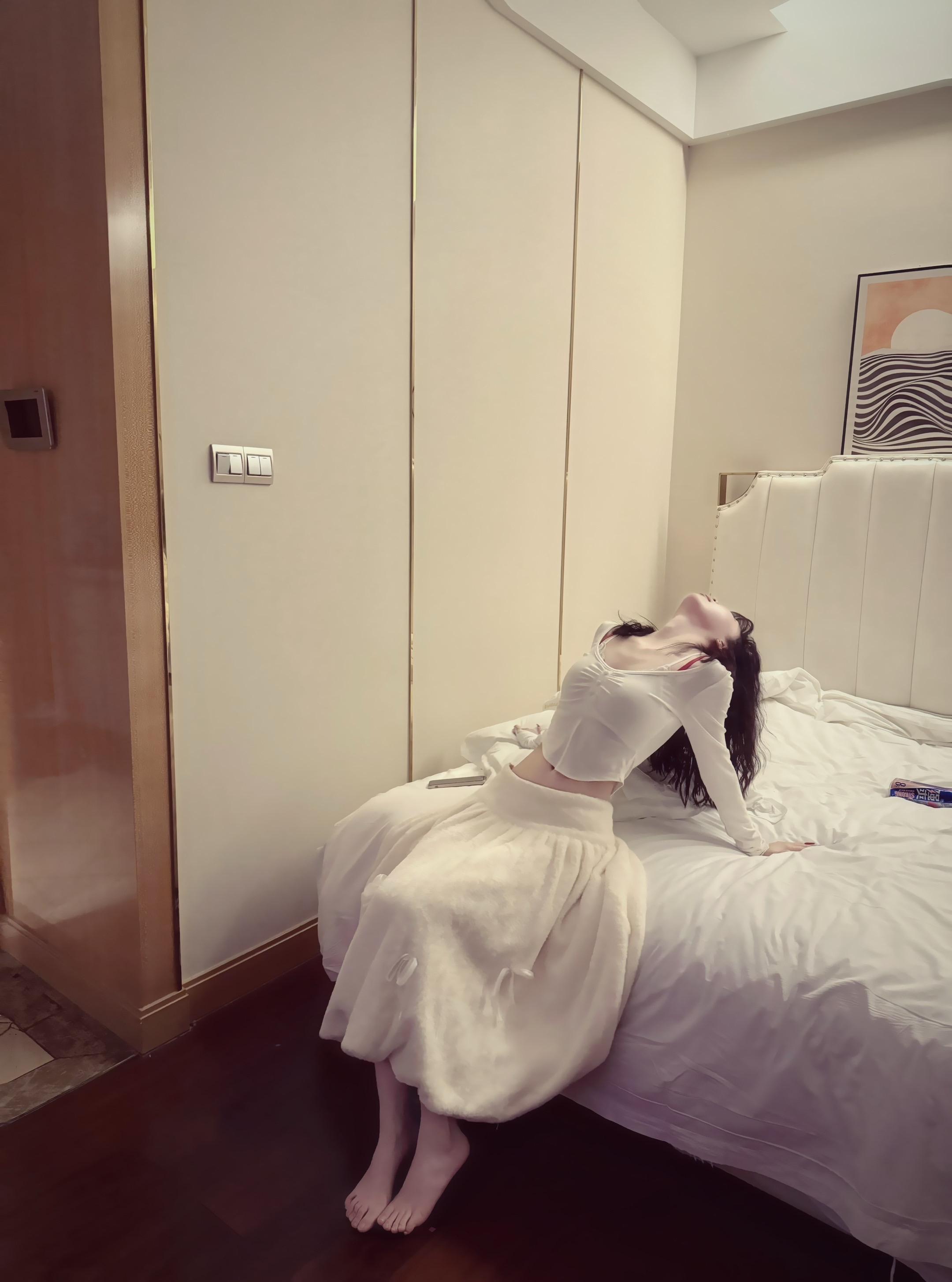 对你的感情 向上 成了谄媚 向下 成了眼泪