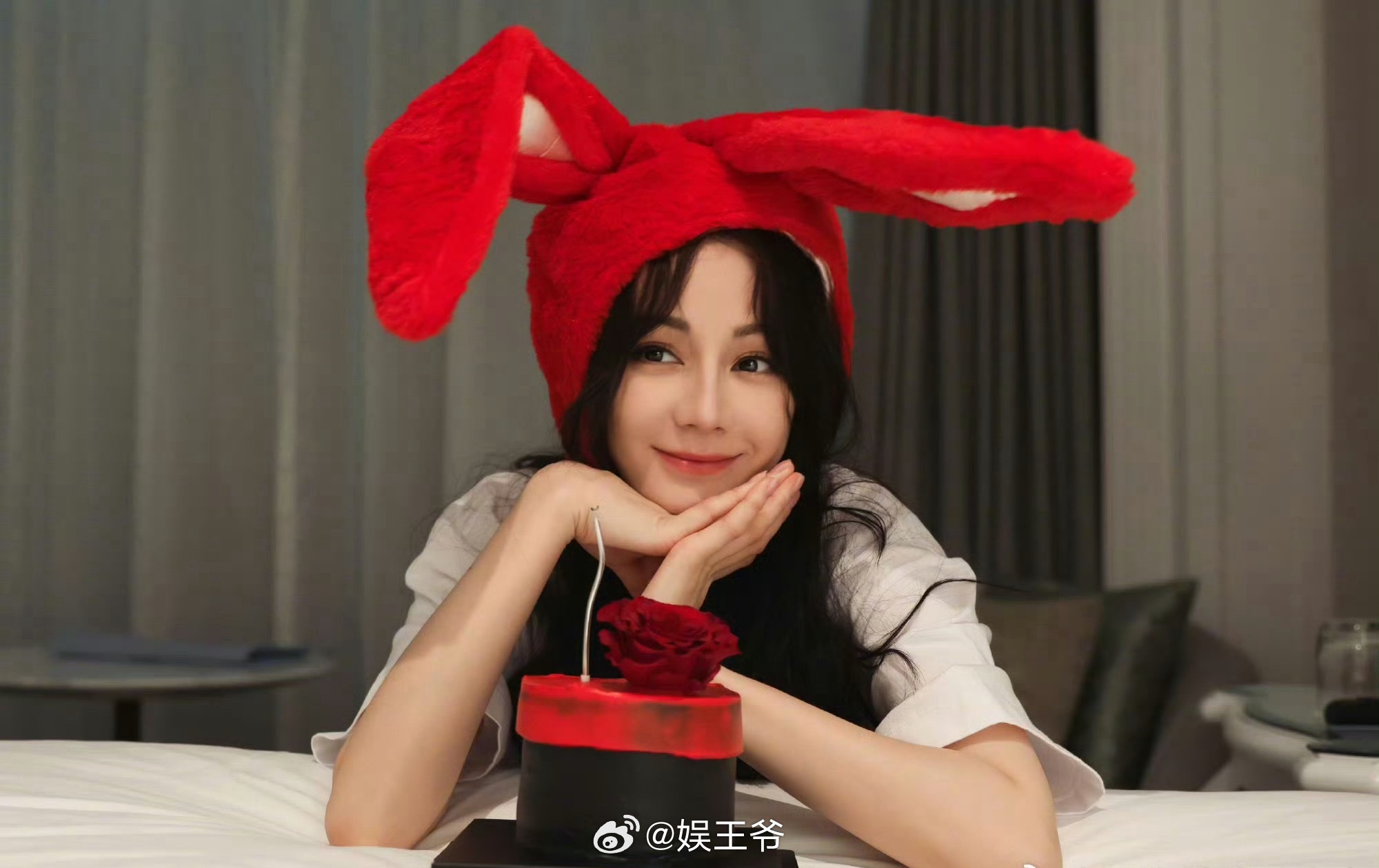 迪丽热巴时尚女帝就是这么牛 迪丽热巴嘉人预热迪丽热巴即将完成五大二小大满贯