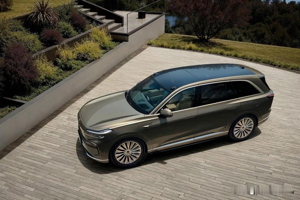 四款 30 万左右的三排座 SUV：

- 乐道 L90 六人十箱空间「奇迹」 