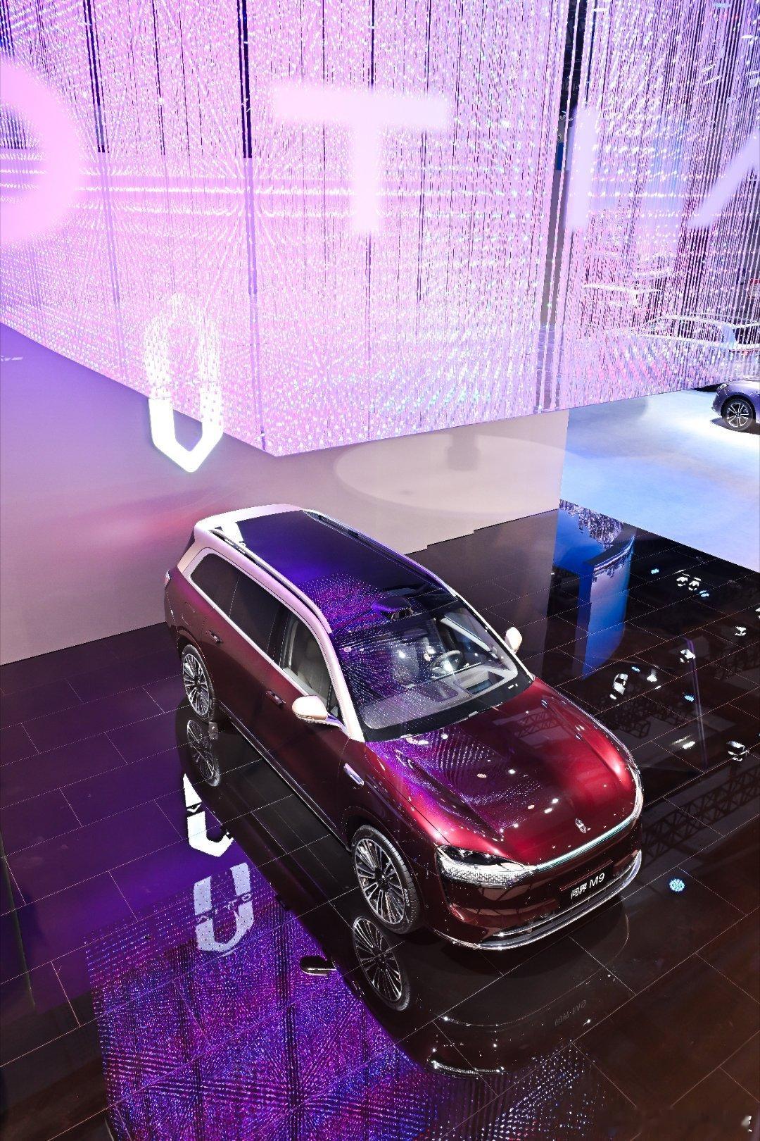 今天在 现场我们举办了赛力斯技术平台分享会，发布了全新升级的赛力斯魔方技术平台2