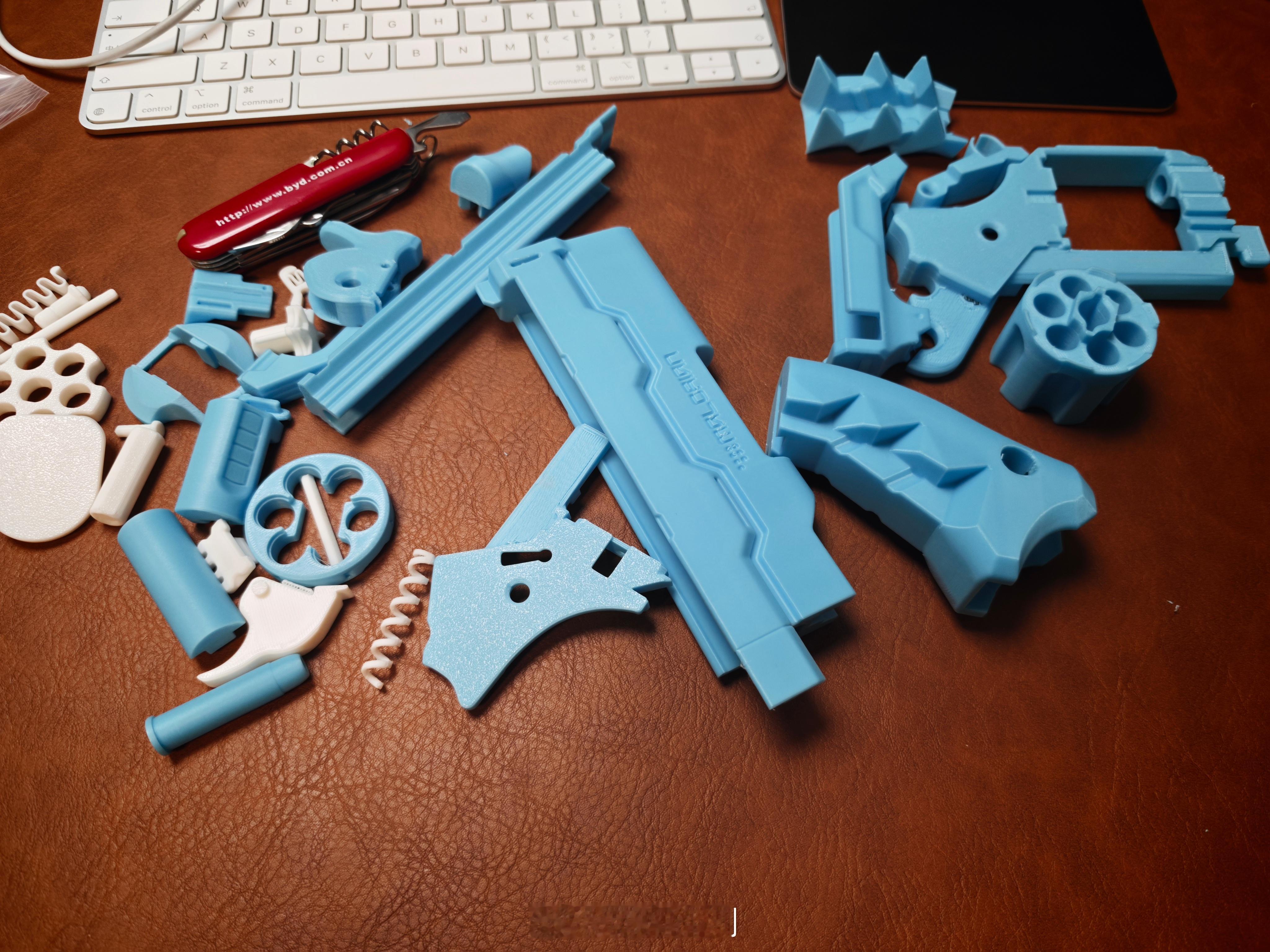 打印了12个小时的成果。蓝色部分是夜光的。 ​​​