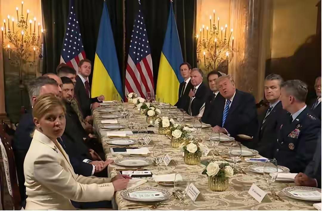 与泽连斯基会晤前1小时，特朗普为何特意打电话给普京？