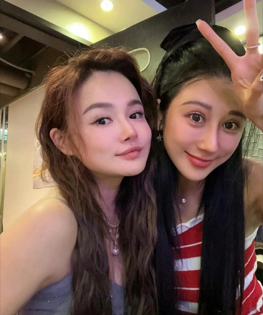 冉莹颖和蒋丽莎同框我突然get到了冉莹颖的气质和美 ​​​