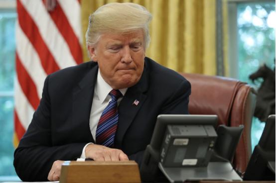 特朗普肠子悔青也没用！
 
近日美国宣布要对台进行110亿军售后，大陆稀土出口狂