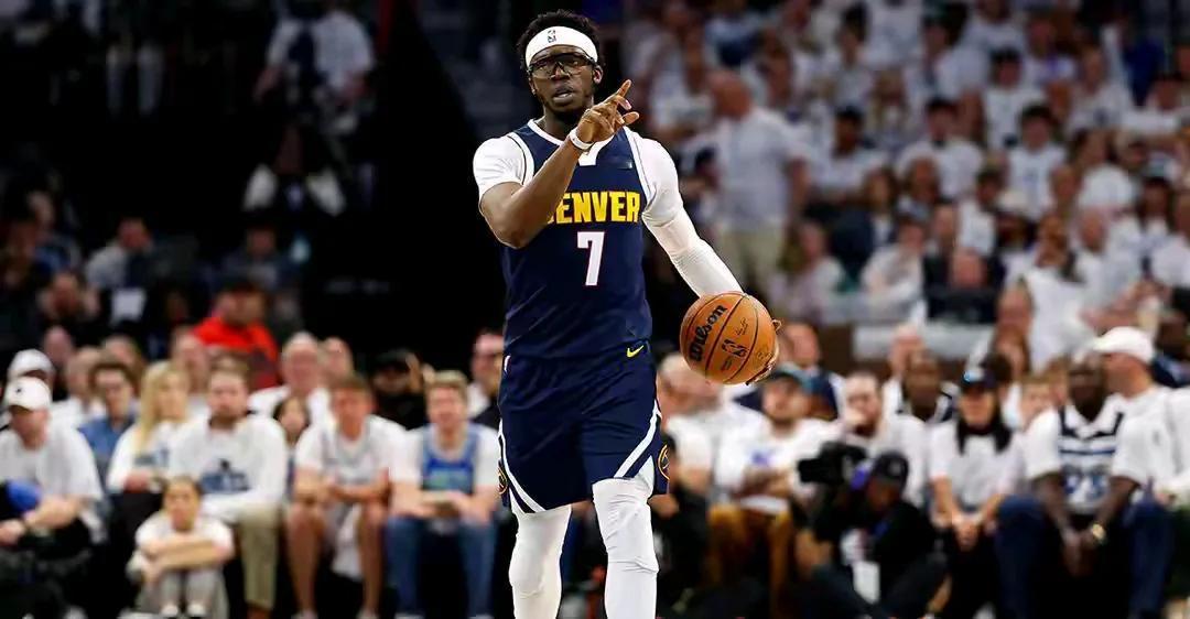 掘金和上赛季一样，为了避税送走雷吉，替补没有人可以得分。
第一，雷吉刚执行球员选