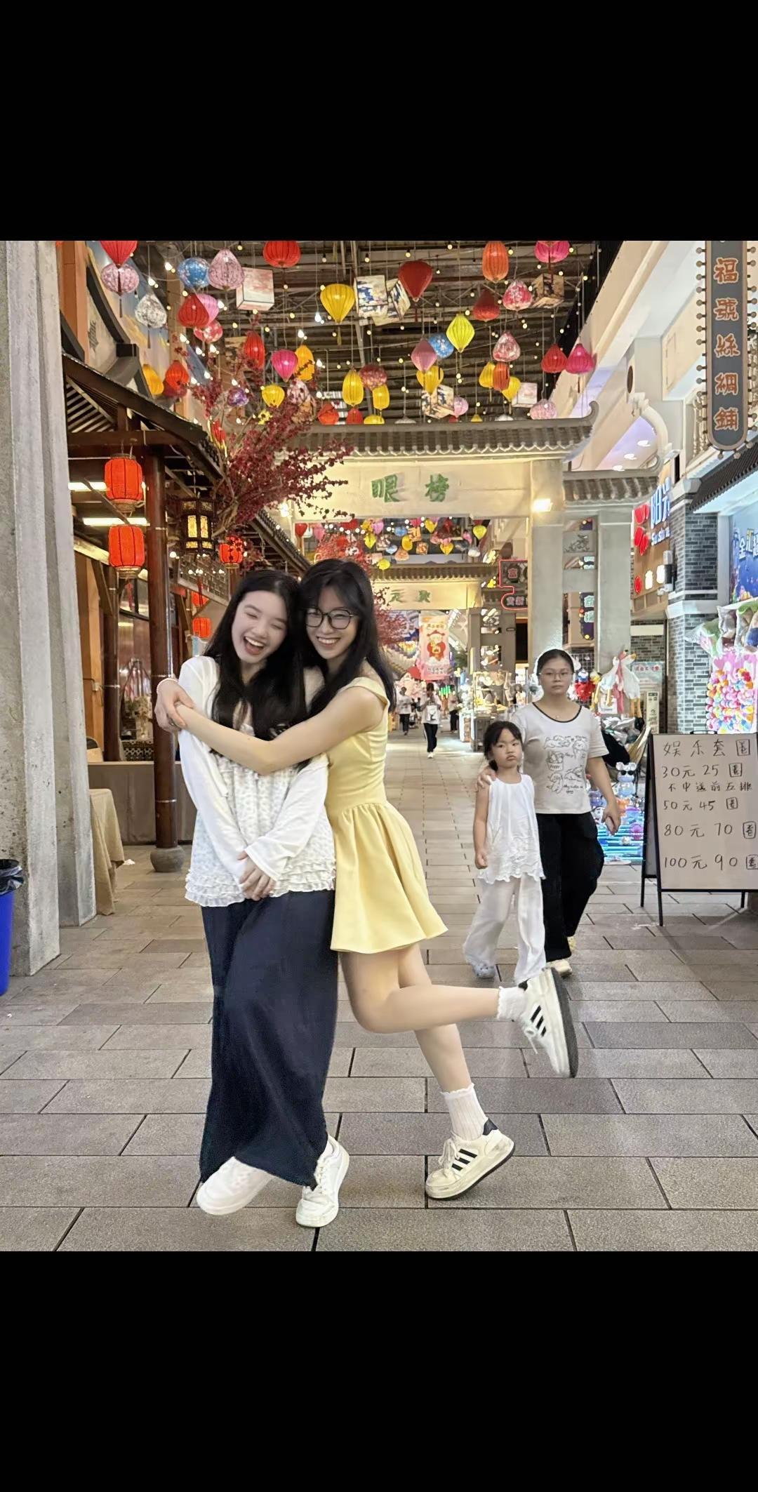 你知道的 我15岁就要你了。街头闺蜜穿搭 最好的逛街搭子💗