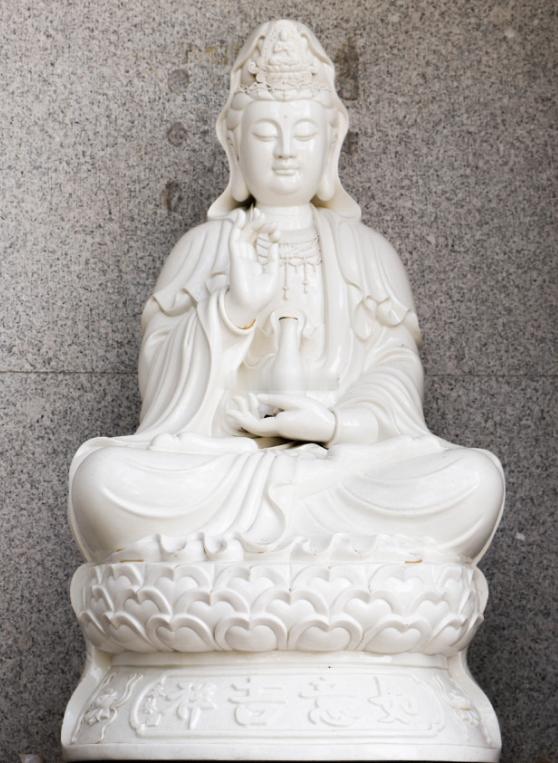 今日守心纳吉，时德护持，阳德照拂，司命福生临门；行事合时，喜气充盈，家宅安宁。闭