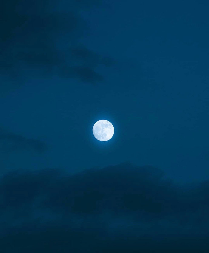 明月直入，无心可猜。——李白
