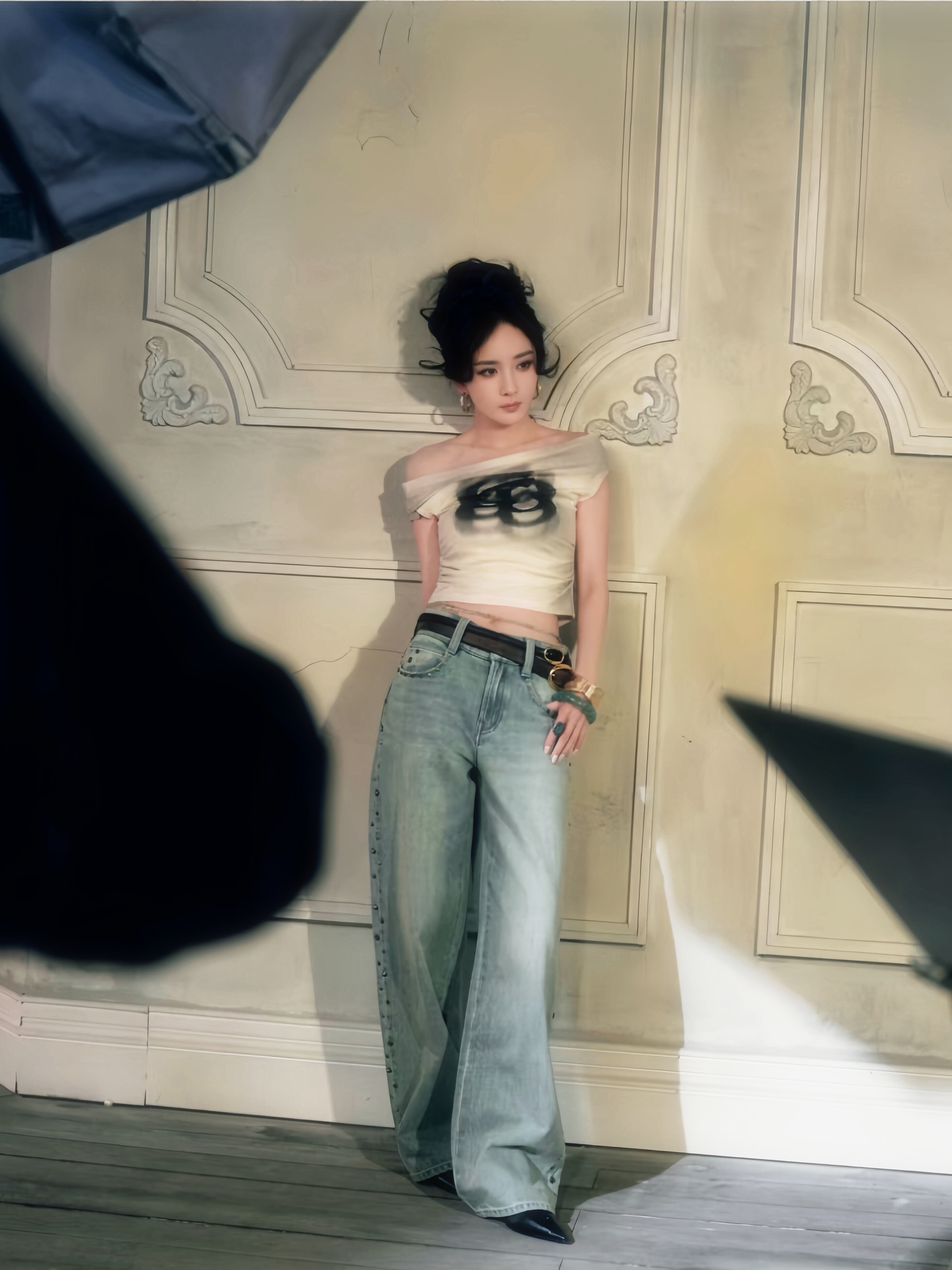 杨幂  这组MISS SIXTY大片也太会了露腰短T配复古牛仔裤，又美又飒，直接