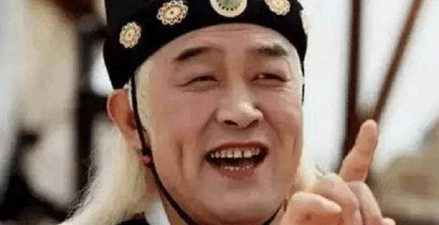 曾经光绪皇帝想打造四个漂亮的手镯送给慈禧作为生日礼物。内务府郎中庆宽作了四个样品
