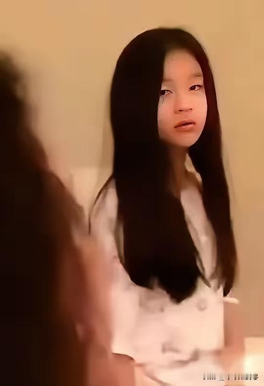 短短一年，小玥玥两个生日的落差格外的让人心酸。人生三大不幸之一，幼年丧母，妈走了