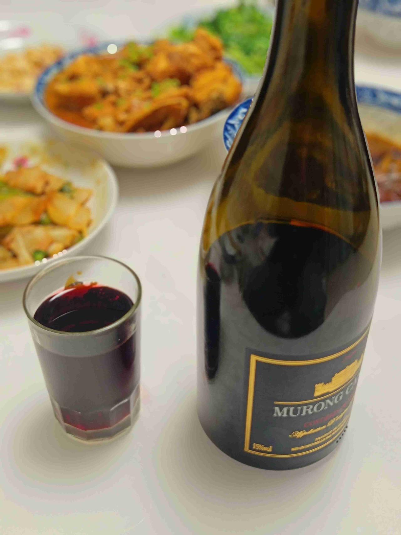 今夜，斟了一杯红酒。
不知会有怎样的故事发生…
带定位晒今日生活
我的今日状态：