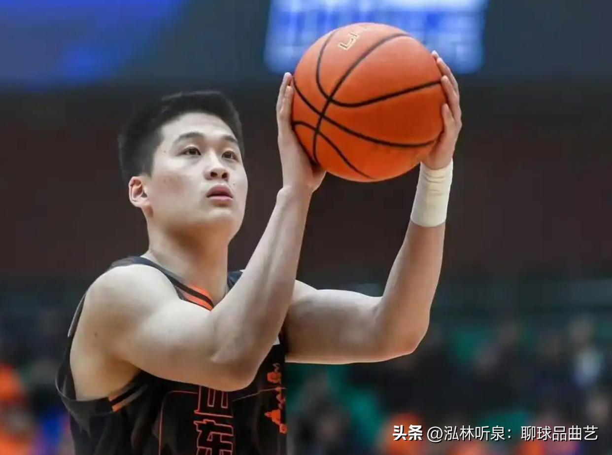 王证发布会紧张出汗，邱彪一句话化解

三分7中5，17分，末节15分——这是18