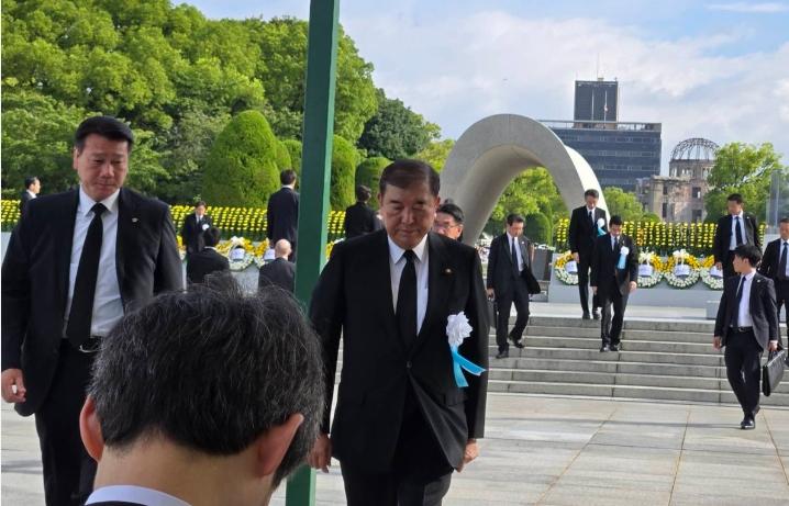 石破茂在广岛发表讲话，就是不谈日本为啥被原子弹轰炸
 
今年的8月6日，是日本广