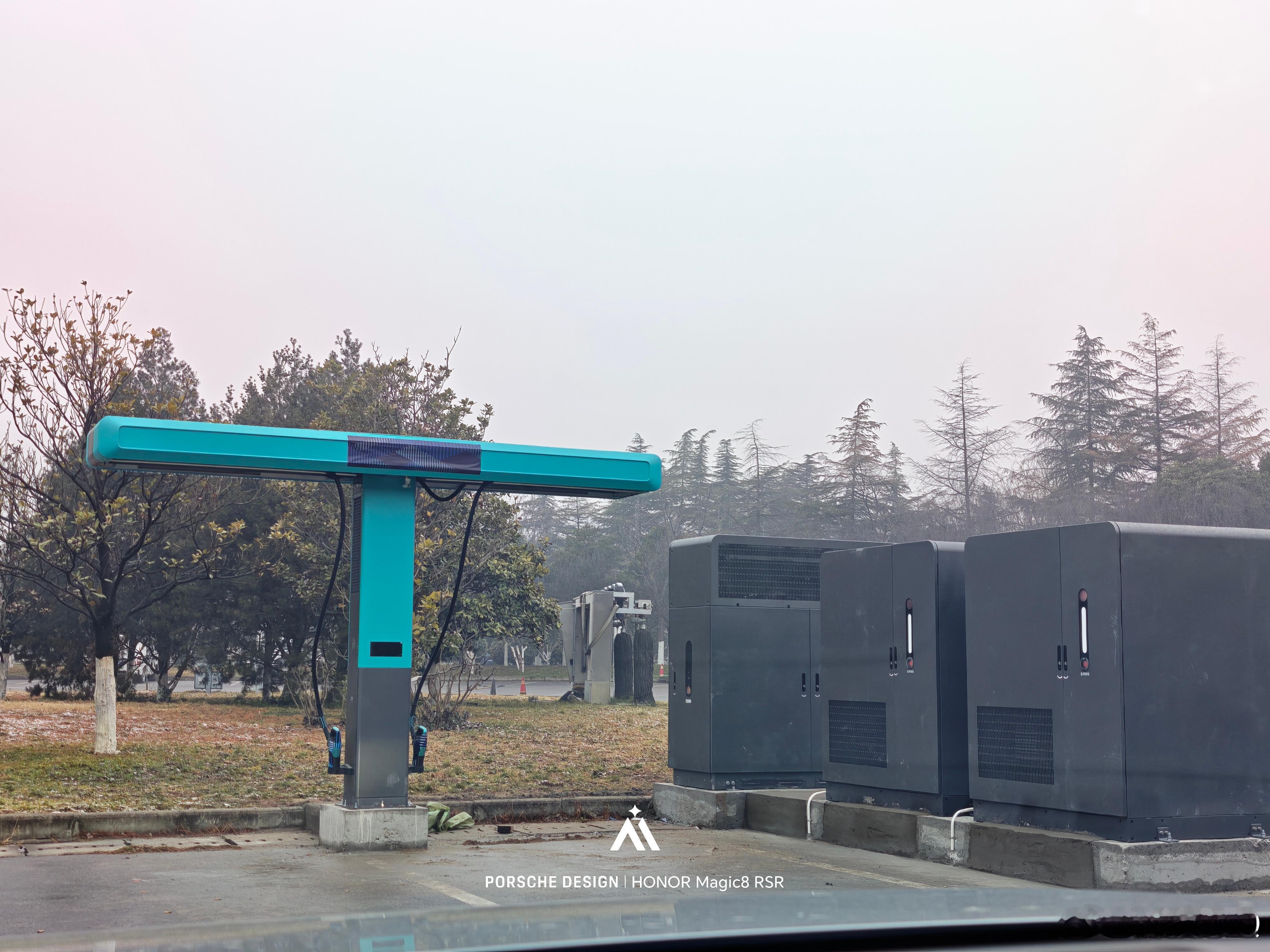 比亚迪现在也开始布局闪充桩了这种绿色的应该是兆瓦闪充 