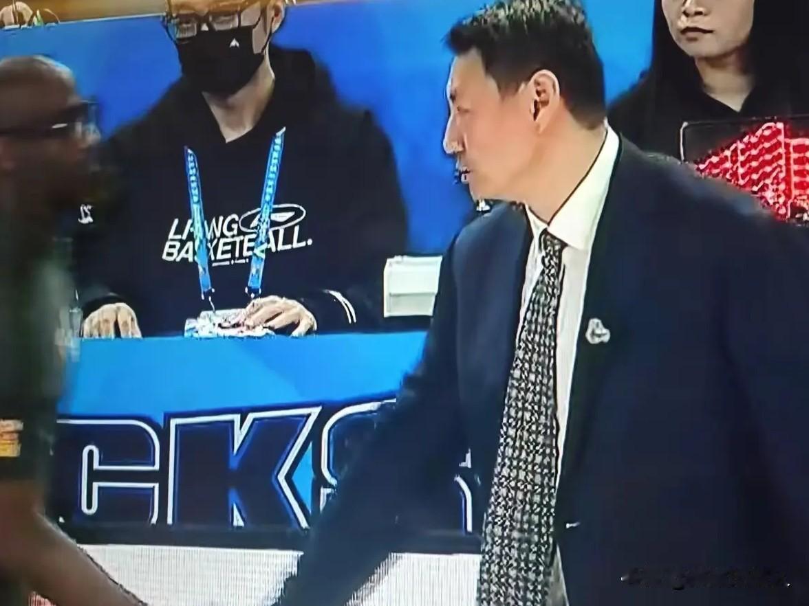 北汽是上赛季四强，唯一不败，关键有四点
1点，北汽有目前仍然是CBA第一中锋周琦