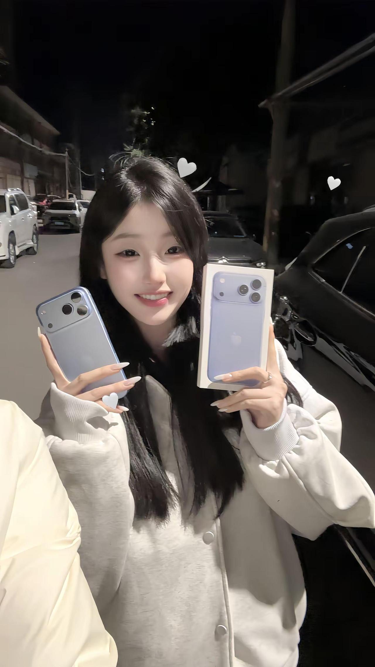 这个世界什么都是假的只有男朋友买的iphone18Promax冰川蓝是真的