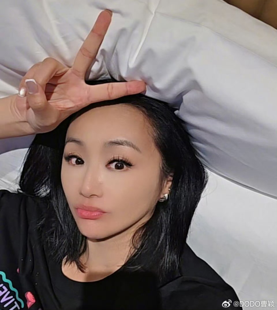 曹颖录节目连吃带拿 曹颖假期中的她们假期结束🔚看得出来姐姐玩得很开心啦，还连吃