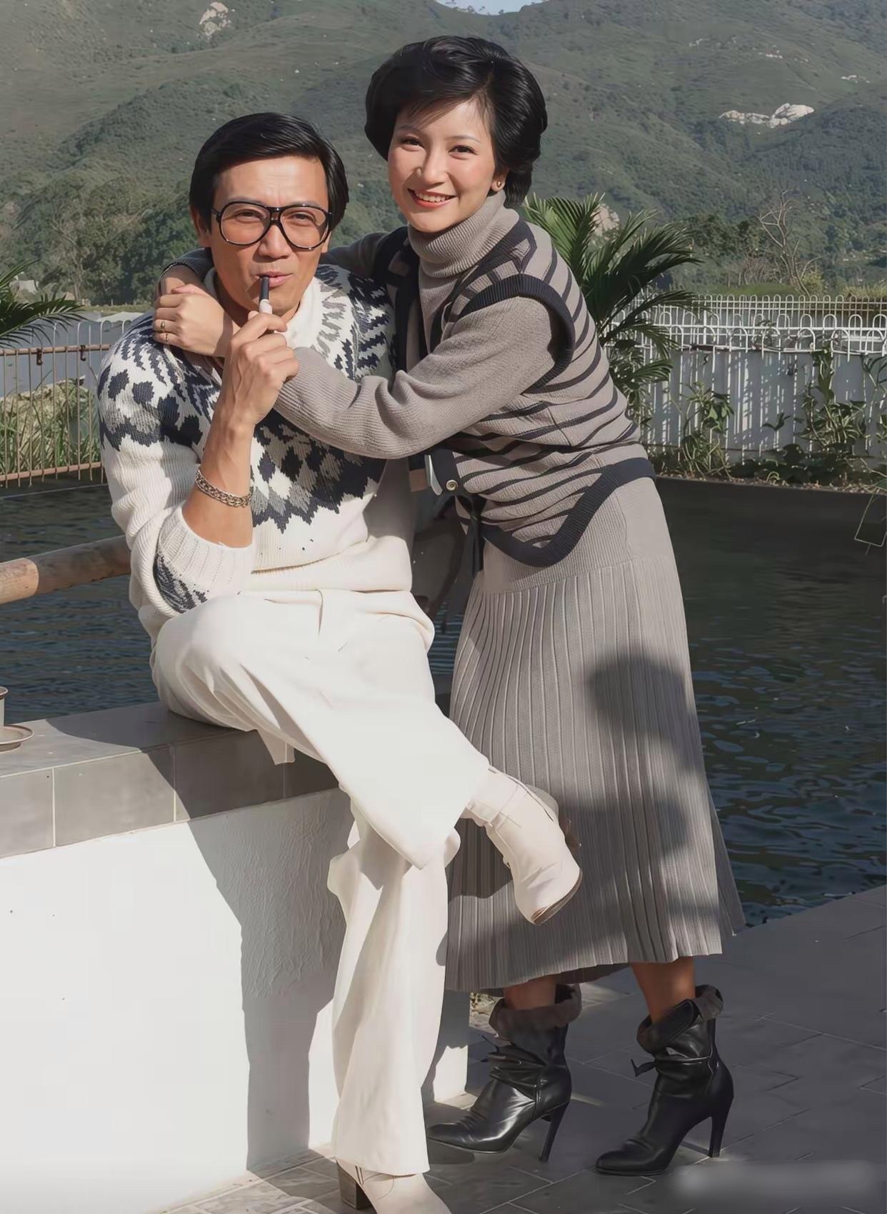 70年代，谢贤与狄波拉新婚，在海景别墅庭院，一张罕见的合影，彼时，二人刚刚成婚，