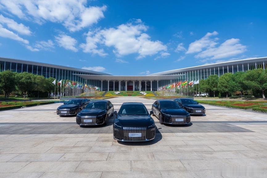 厉害了！荣威M7 DMH担任第八届进博会接待用车11月5日消息，在即将开幕的第八