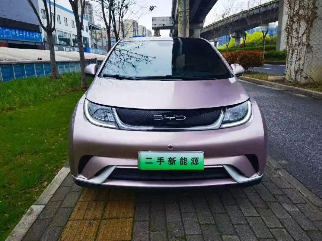最近好多朋友问我二手新能源车能不能买，我的答案是：能买，但得挑着买，踩对了是真香