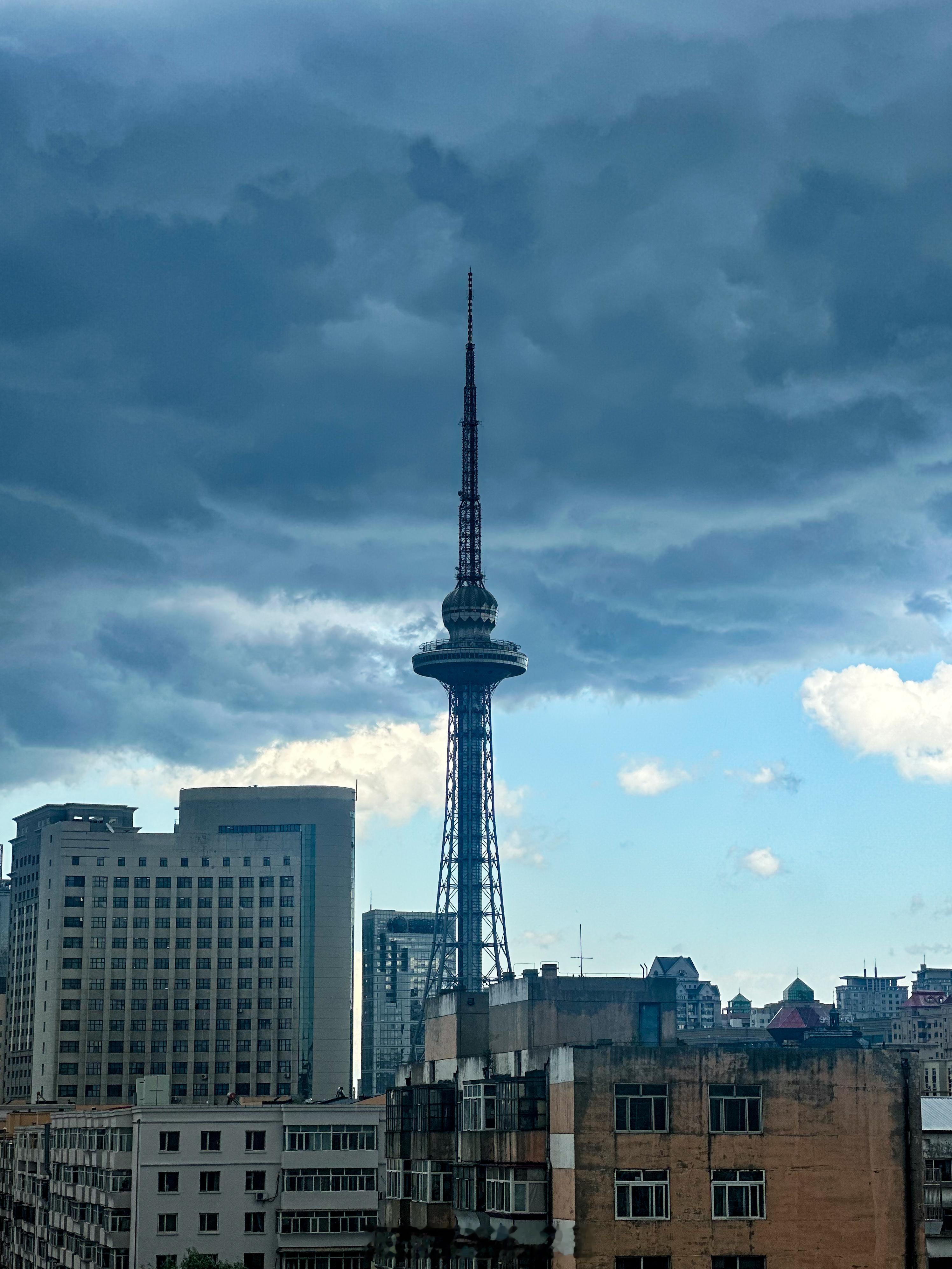 狂风暴雨过天晴的一天☁️⛈️☀️🌅  ​​​