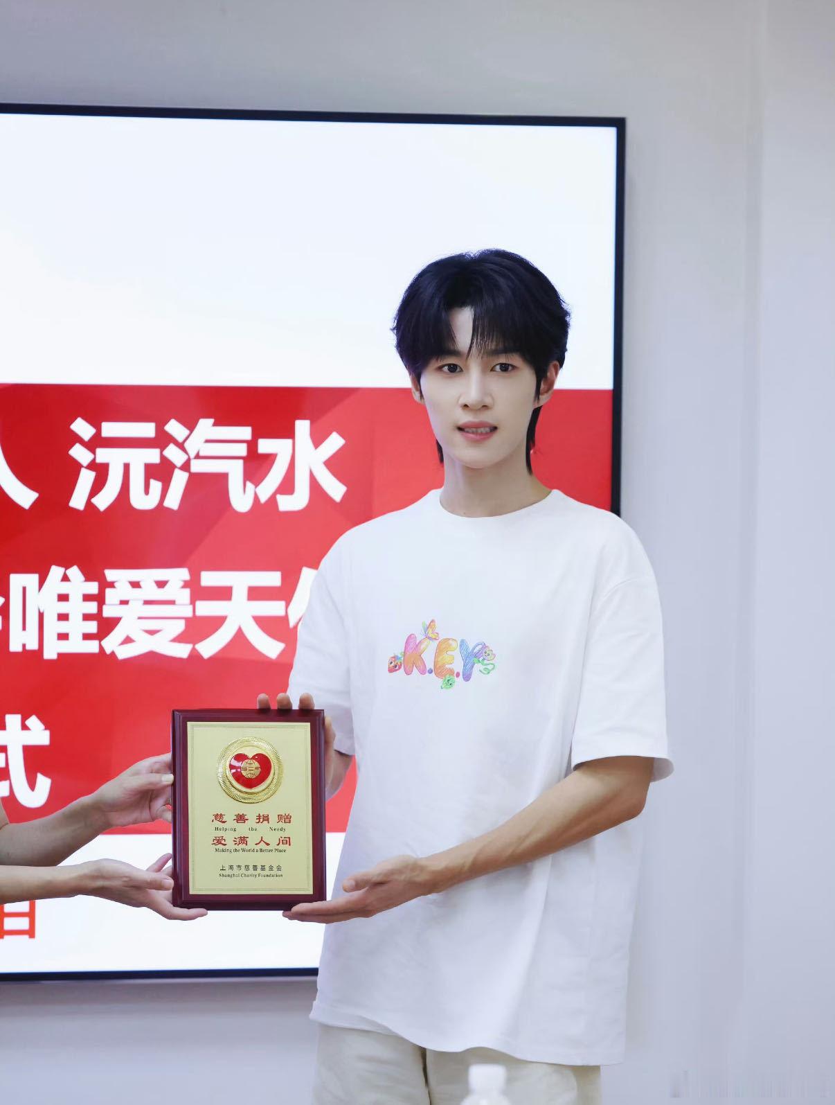 卓沅带粉丝公益助力医学生🌟从设计到捐助全程亲力亲为，卓沅联合禾伙人与沅汽水，把