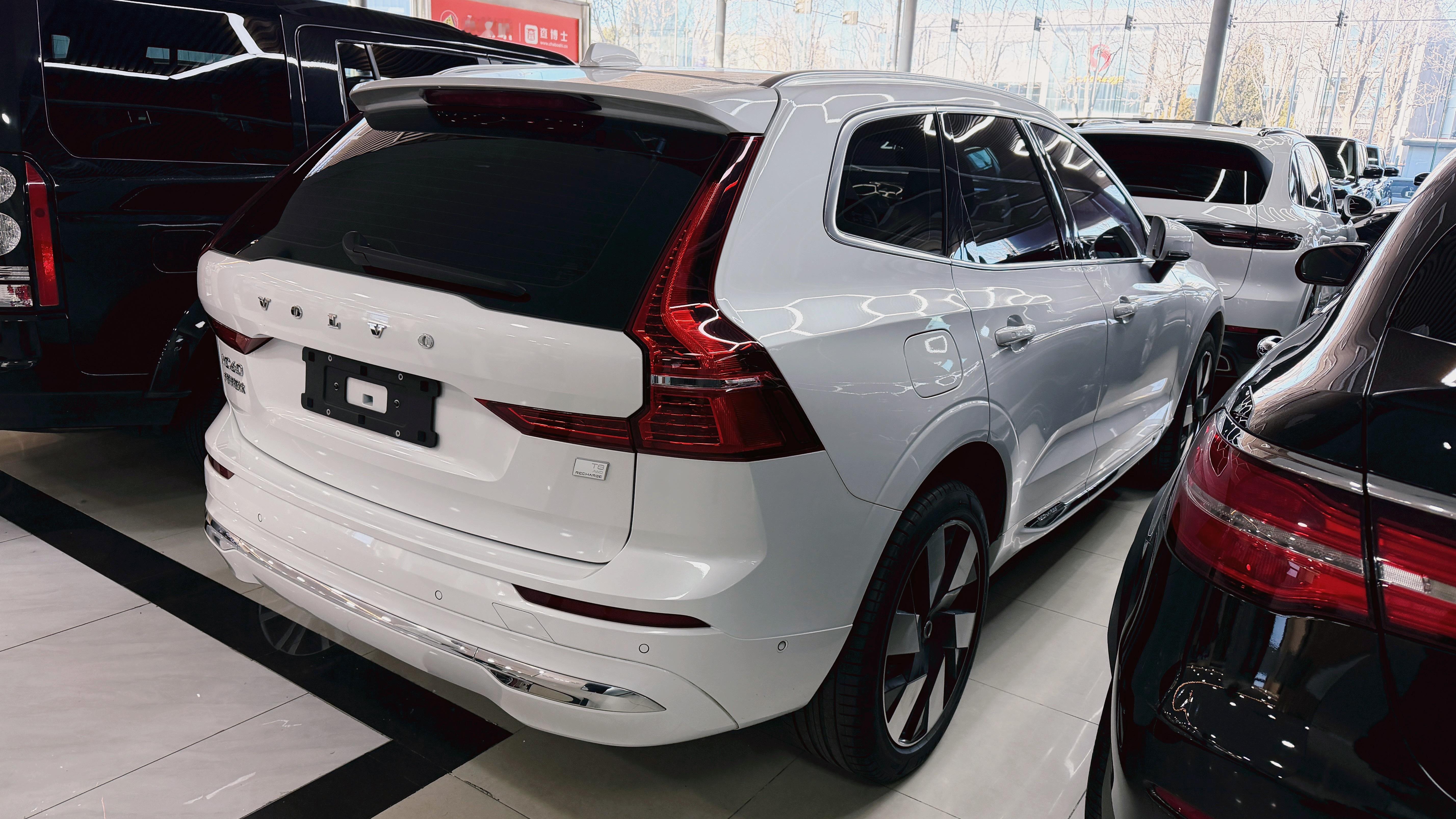 去二手车展厅转了转，发现一贼稀有的沃尔沃XC60 T8！6年前我特喜欢这车，面相