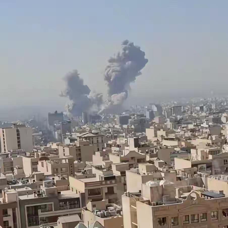 伊朗数千枚导弹竖起，哈梅内伊还能坚持多久？