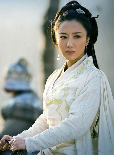 李依晓的戏剧功底是如何练成的李依晓有古典第一美女的称号，她因出演《楚汉传奇》中的