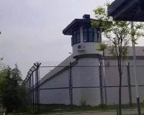 战友小迪是职务犯罪，口罩期间在里面生活改造了两年半。
他14岁入伍，24岁提排长