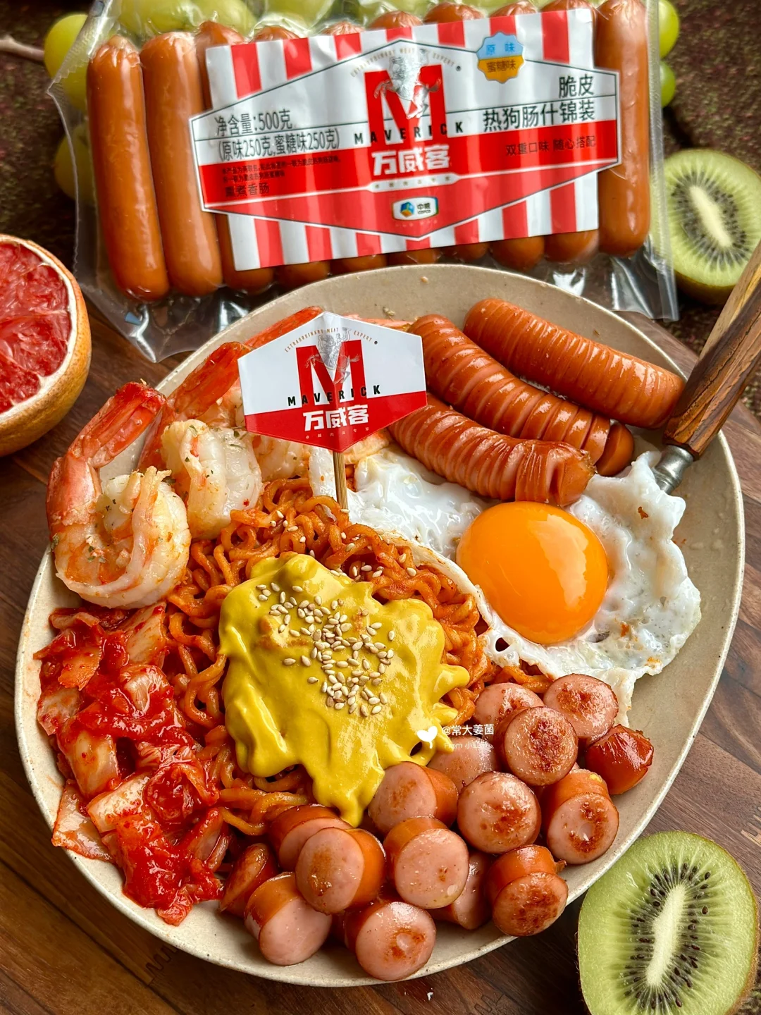 拌方便面+脆皮热狗肠、虾、蛋🤤今日足矣～