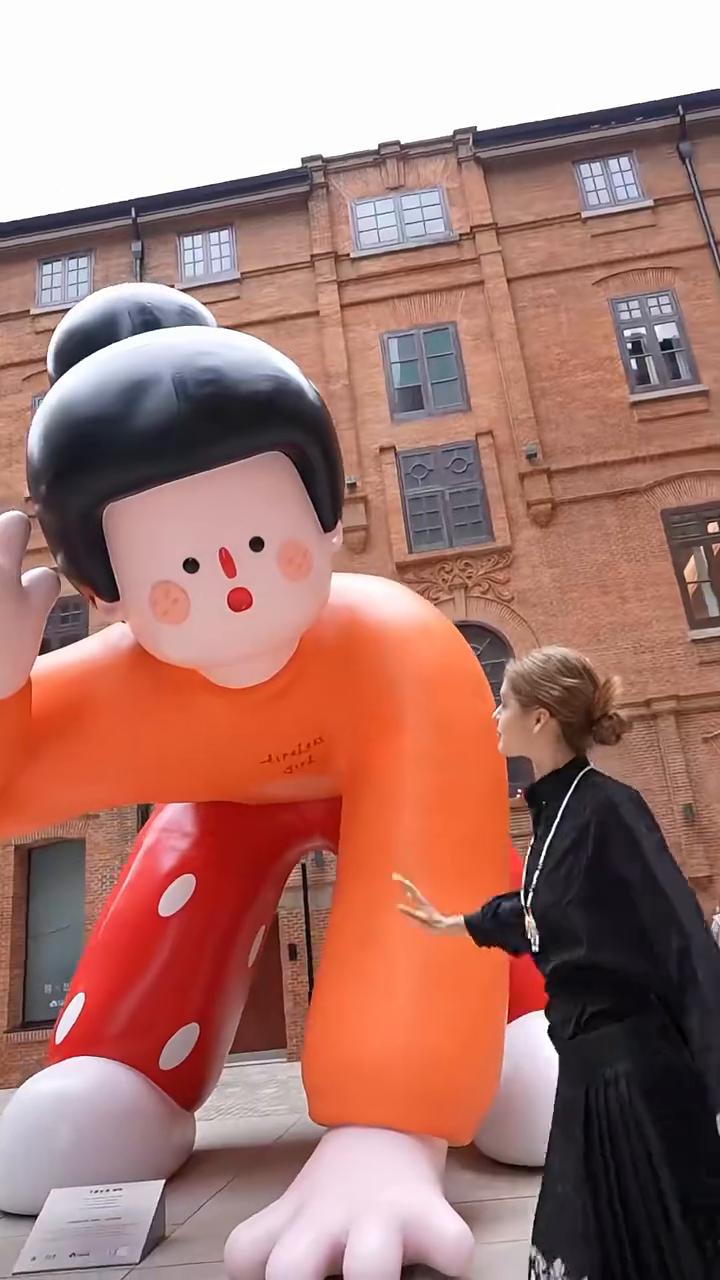 继续挑战中国之美，也是中国·China汉族传统服饰。